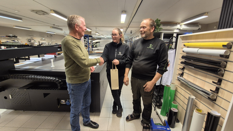 Rotary på besøk hos Vinylbua på Vikebukt